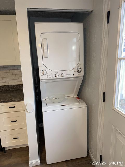 Tiny photo for 1009 E Spraker Street, Kokomo, IN 46901 (MLS # 202549793)