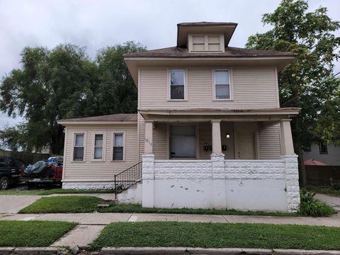 Photo of 1013 Stophlet Street, Fort Wayne, IN 46802 (MLS # 202604218)