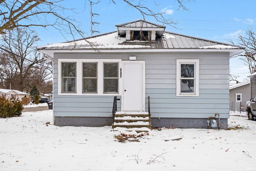 Photo of 1414 Columbian Avenue, Elkhart, IN 46514 (MLS # 202605743)