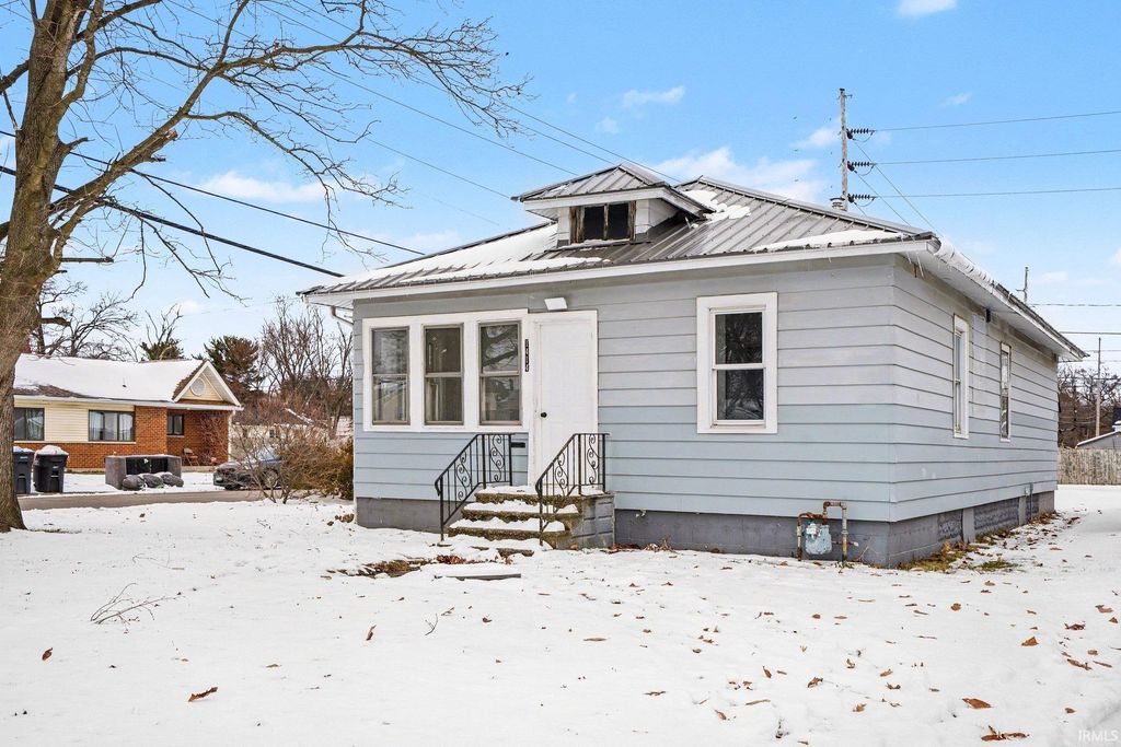 Photo of 1414 Columbian Avenue, Elkhart, IN 46514 (MLS # 202605743)