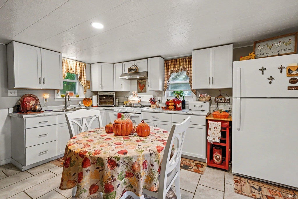 Photo of 117 E Washington Street, Osceola, IN 46561 (MLS # 202638291)