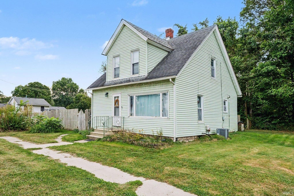 Photo of 117 E Washington Street, Osceola, IN 46561 (MLS # 202638291)