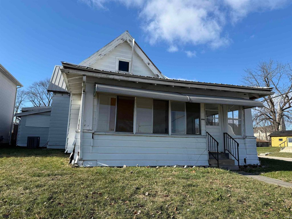 Photo of 1903 H Street ST, Bedford, IN 47421 (MLS # 202620192)