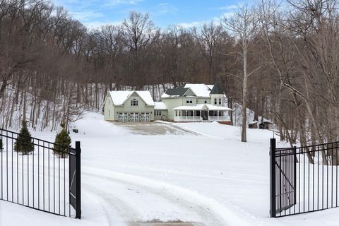 Photo of 818 Emerald Drive, Lafayette, IN 47905 (MLS # 202603645)