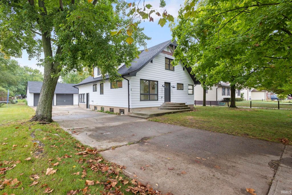 Photo of 507 N Oakland Avenue, Mishawaka, IN 46544 (MLS # 202541316)