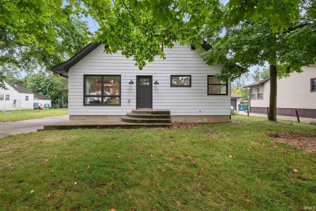 Photo of 507 N Oakland Avenue, Mishawaka, IN 46544 (MLS # 202541316)