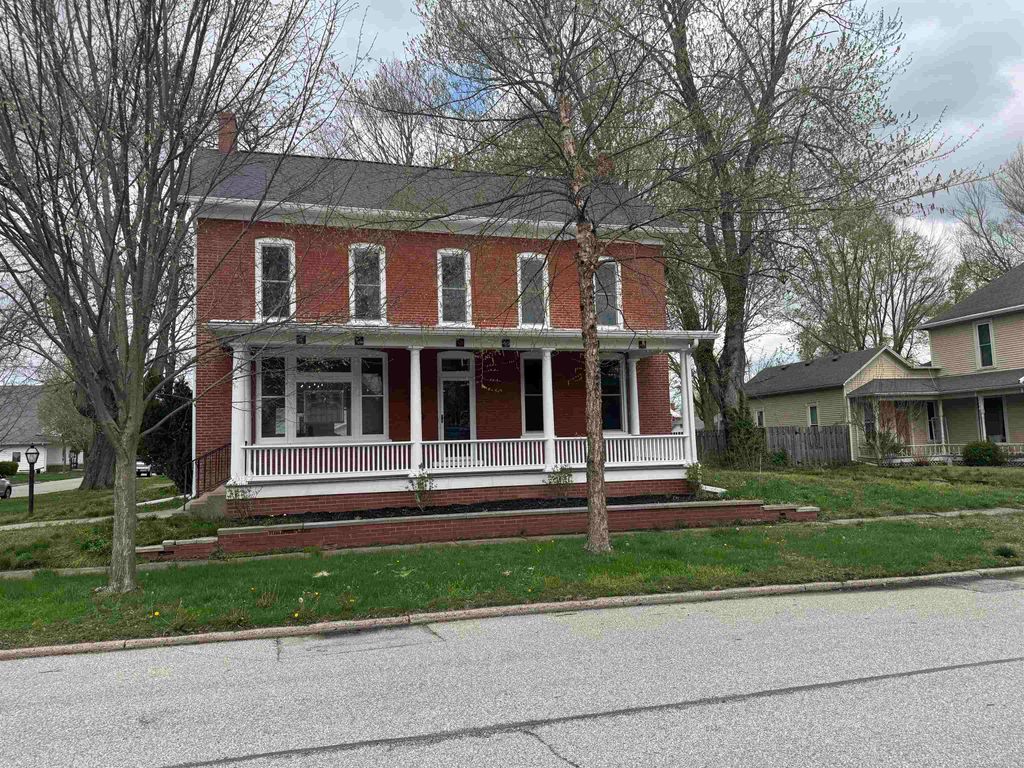 Photo of 202 E 3rd Street, North Manchester, IN 46962 (MLS # 202613888)
