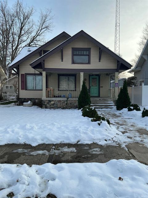 Photo of 717 W Nelson Street, Marion, IN 46952 (MLS # 202548963)