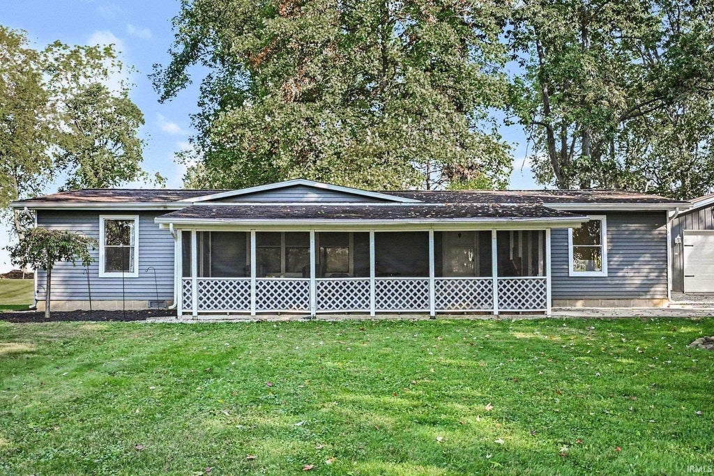 Photo of 72716 County Road 133, Syracuse, IN 46567 (MLS # 202642606)