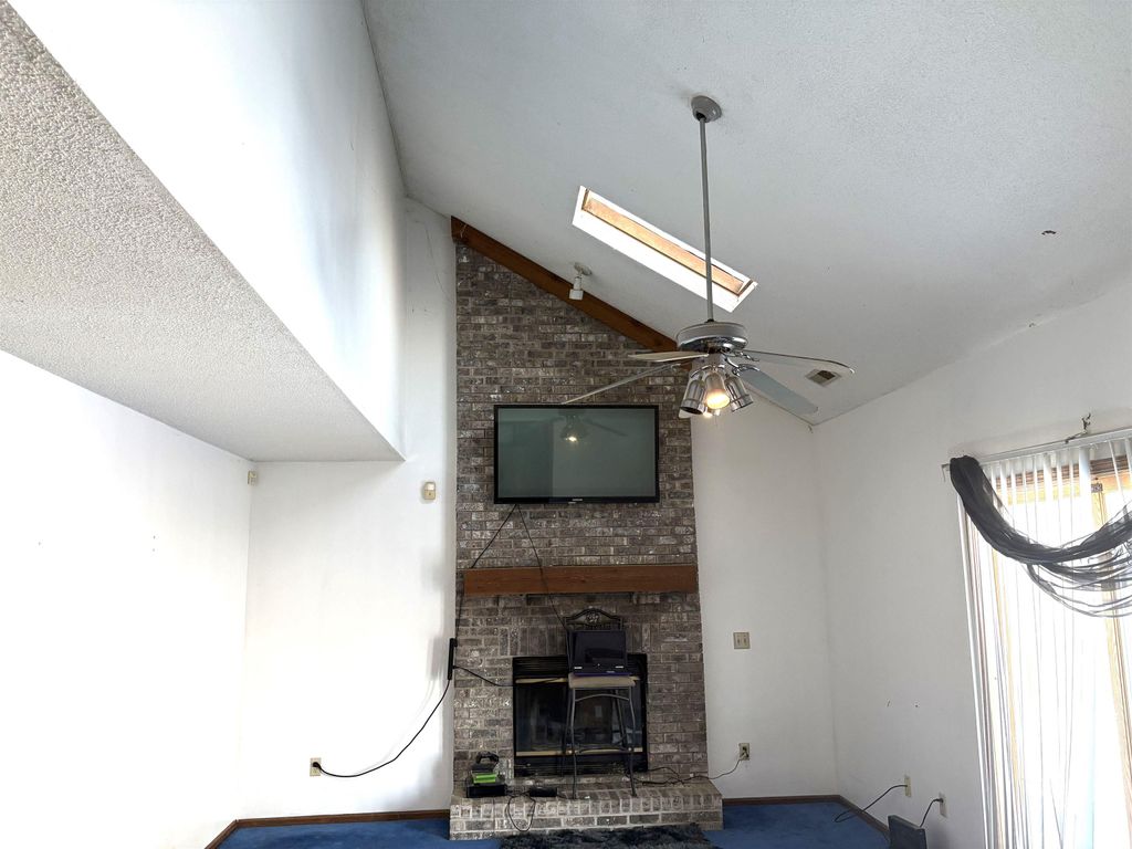 Photo of 4517 Woodlynn Court, Fort Wayne, IN 46816 (MLS # 202549001)