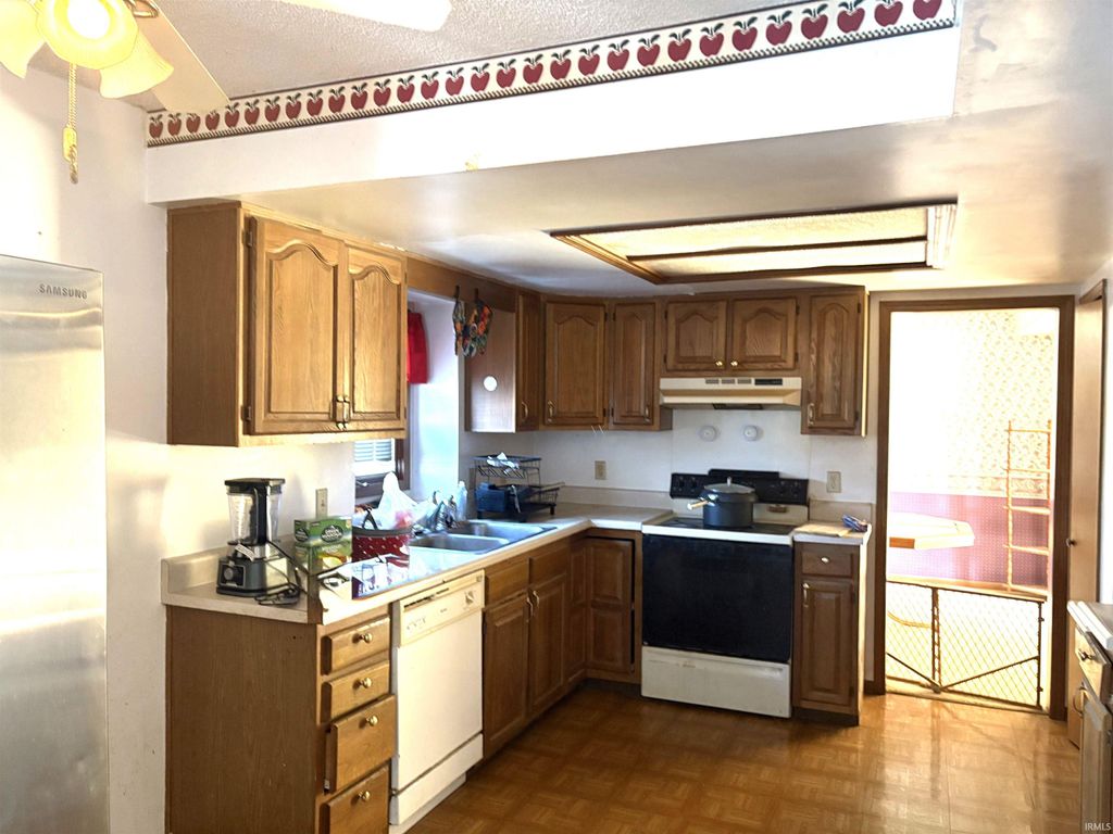 Photo of 4517 Woodlynn Court, Fort Wayne, IN 46816 (MLS # 202549001)