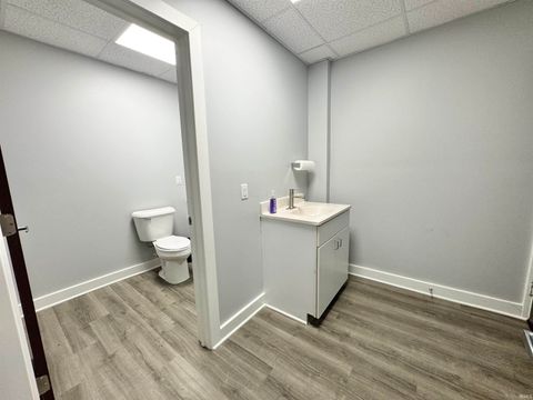 Tiny photo for 515 N Washington Street, Kokomo, IN 46901 (MLS # 202538274)