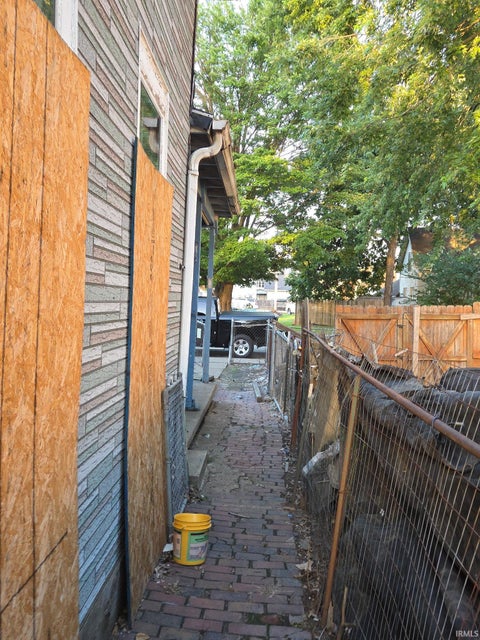 Tiny photo for 1006 N Second Avenue, Evansville, IN 47710 (MLS # 202638693)