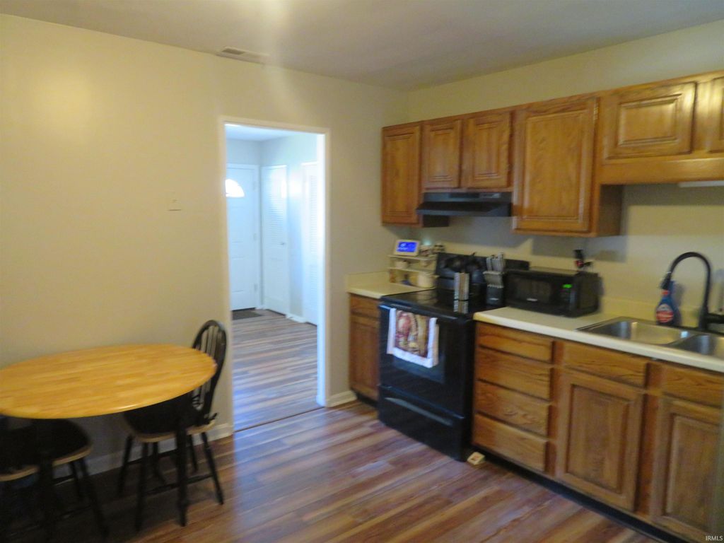 Photo of 608 Hanover Road, Evansville, IN 47710 (MLS # 202611906)