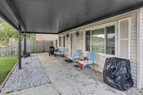 Tiny photo for 5405 Wea Drive, Kokomo, IN 46902 (MLS # 202538249)