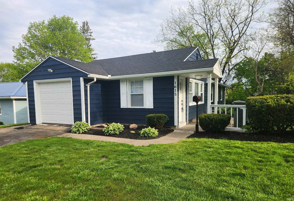 Photo of 1615 Altgeld Street, South Bend, IN 46614 (MLS # 202616735)
