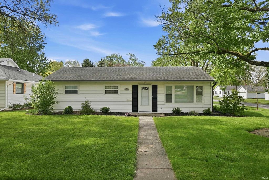 Photo of 866 W Franklin Street, Berne, IN 46711 (MLS # 202615304)