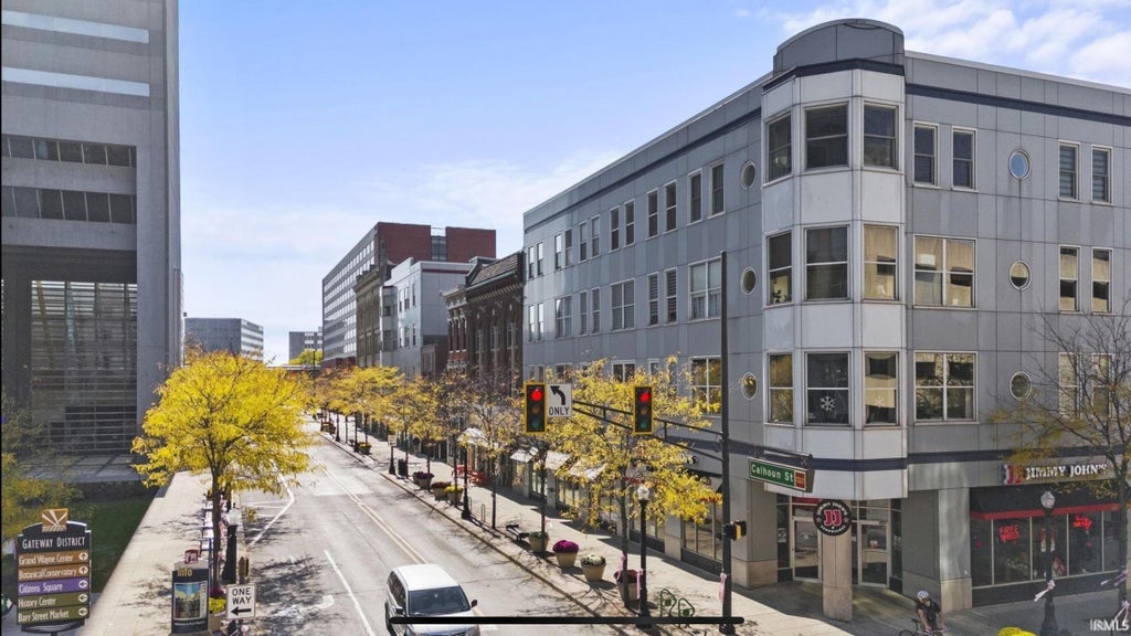 Photo of 113 W Wayne Street #403, Fort Wayne, IN 46802 (MLS # 202629520)