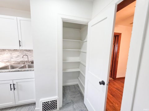 Tiny photo for 1514 Woodward Avenue, Elkhart, IN 46514 (MLS # 202644918)