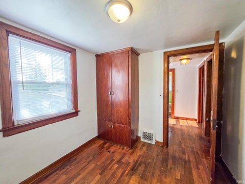 Tiny photo for 1514 Woodward Avenue, Elkhart, IN 46514 (MLS # 202644918)