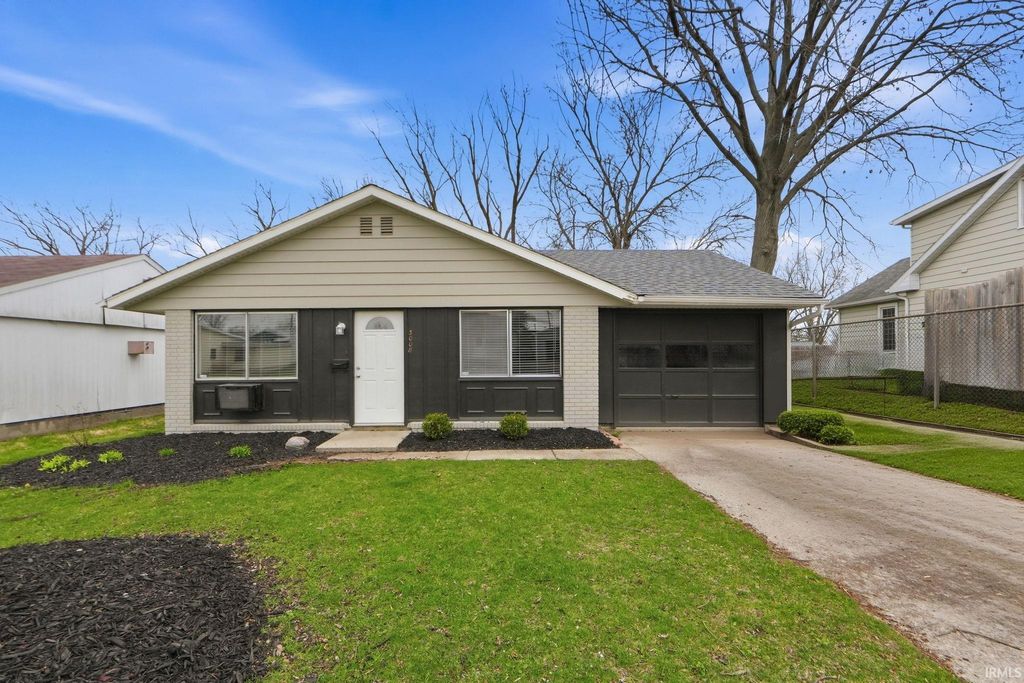 Photo of 3008 Fairoak Drive, Fort Wayne, IN 46809 (MLS # 202611220)