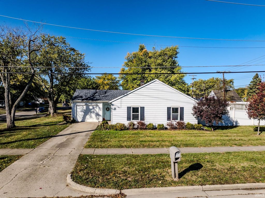 Photo of 2701 N Oakwood Avenue, Muncie, IN 47304 (MLS # 202542741)