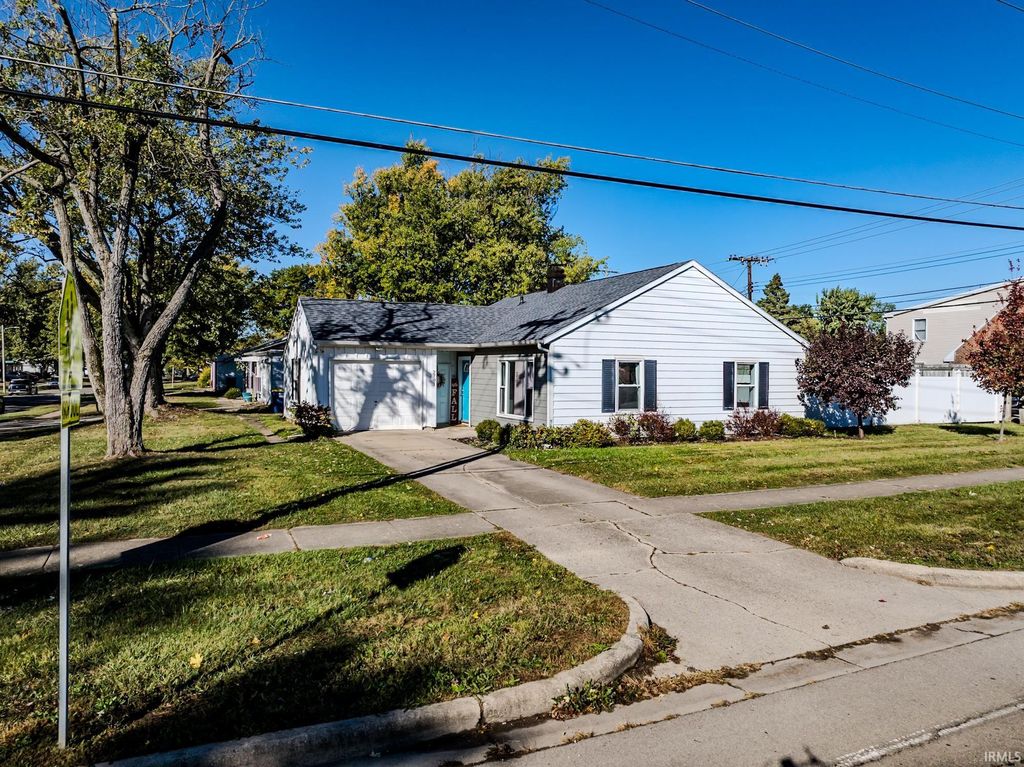Photo of 2701 N Oakwood Avenue, Muncie, IN 47304 (MLS # 202542741)