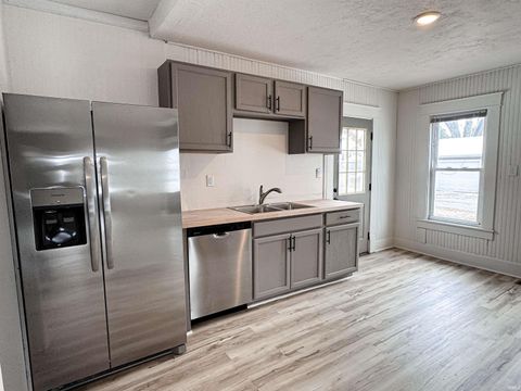 Tiny photo for 1118 N WEBSTER Street, Kokomo, IN 46901 (MLS # 202601205)