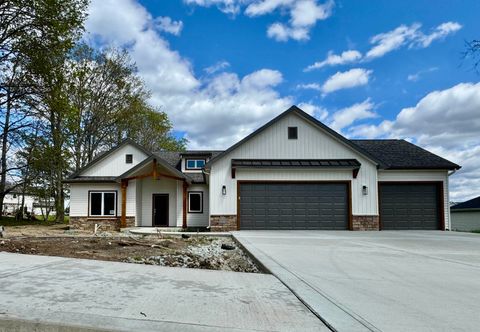 Photo of 2252 Highlander Drive, Warsaw, IN 46580 (MLS # 202601972)