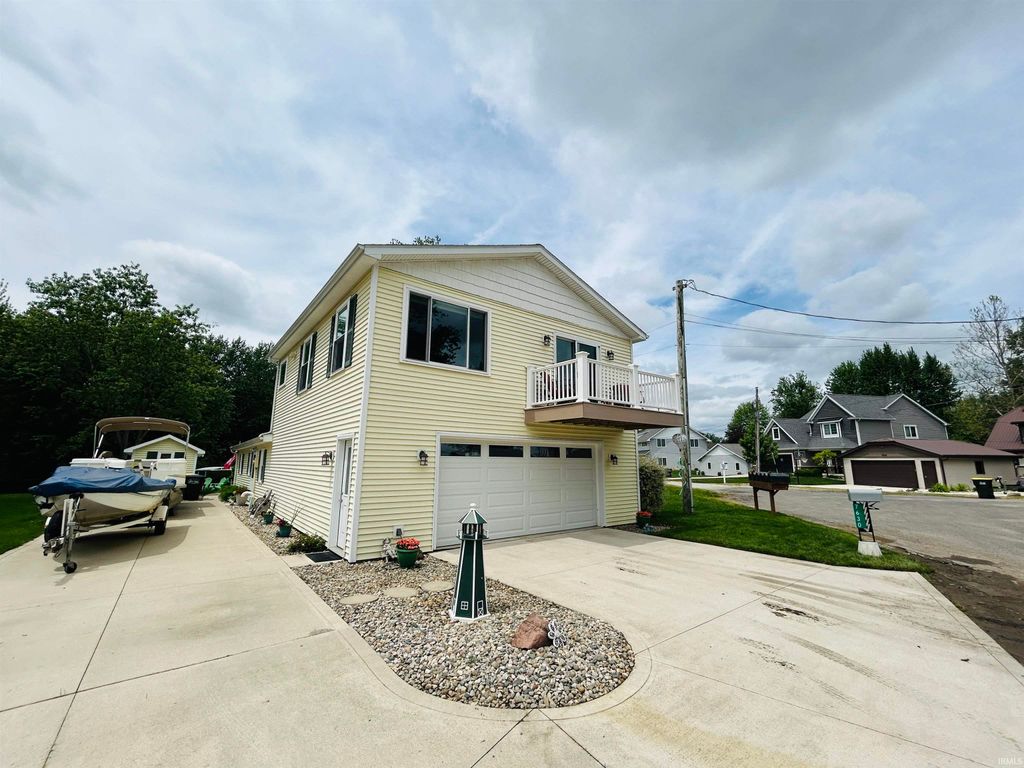 Photo of 7630 S 140 E, Wolcottville, IN 46795 (MLS # 202619458)