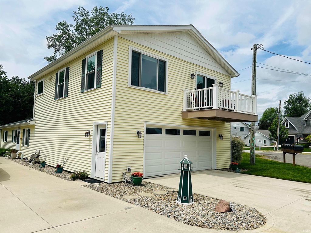 Photo of 7630 S 140 E, Wolcottville, IN 46795 (MLS # 202619458)