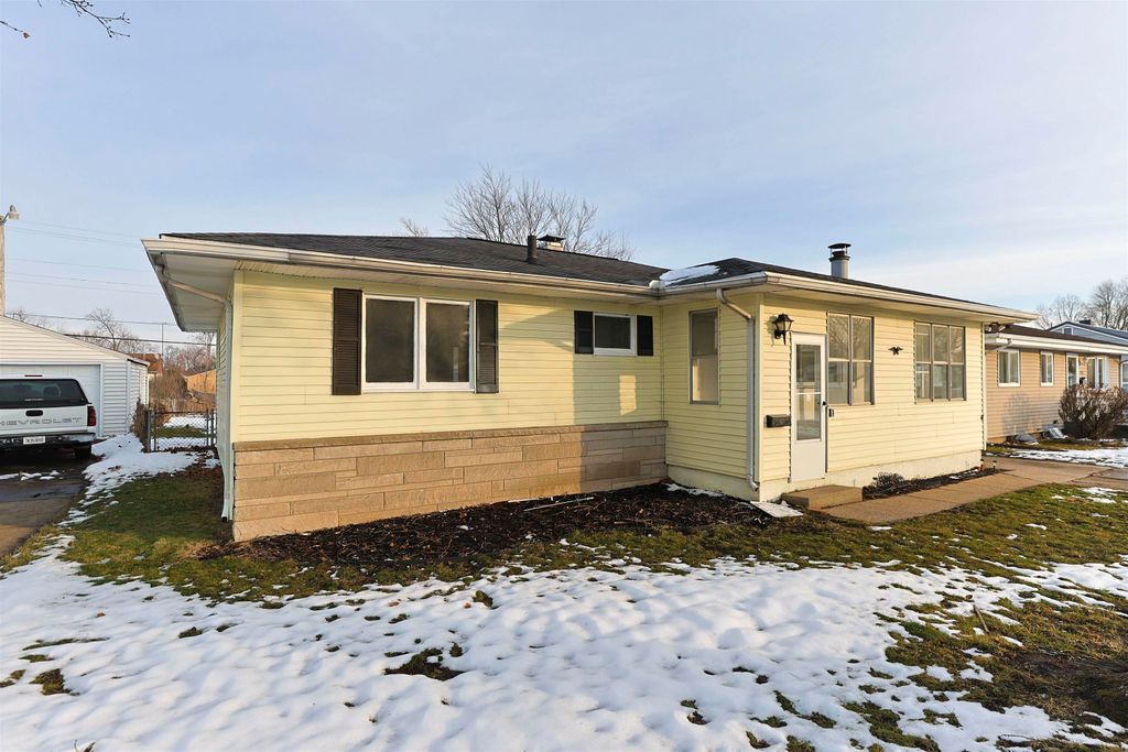 Photo of 1228 Ironwood Drive, South Bend, IN 46617 (MLS # 202600558)