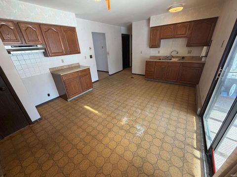 Tiny photo for 2321 W Carter St, Kokomo, IN 46901 (MLS # 202548382)