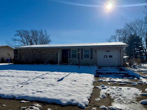 Photo of 2321 W Carter St, Kokomo, IN 46901 (MLS # 202548382)