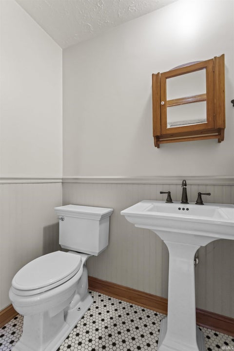 Tiny photo for 2809 W Carter Street, Kokomo, IN 46901 (MLS # 202644684)