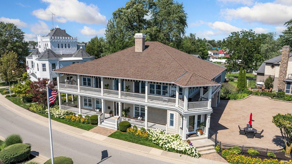 Photo of 905 Esplanade Street, Winona Lake, IN 46590 (MLS # 202613209)