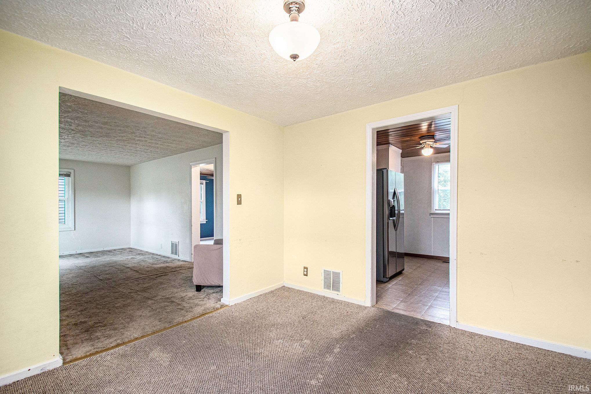 South Bend, Indiana 46615, United States, 3 Bedrooms Bedrooms, ,2 BathroomsBathrooms,Residential,Pending,195754