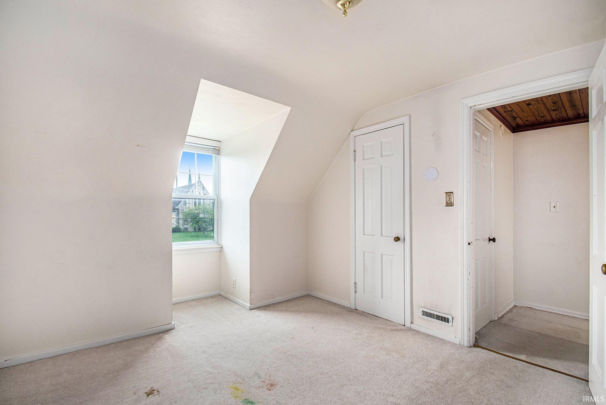 South Bend, Indiana 46615, United States, 3 Bedrooms Bedrooms, ,2 BathroomsBathrooms,Residential,Pending,195754