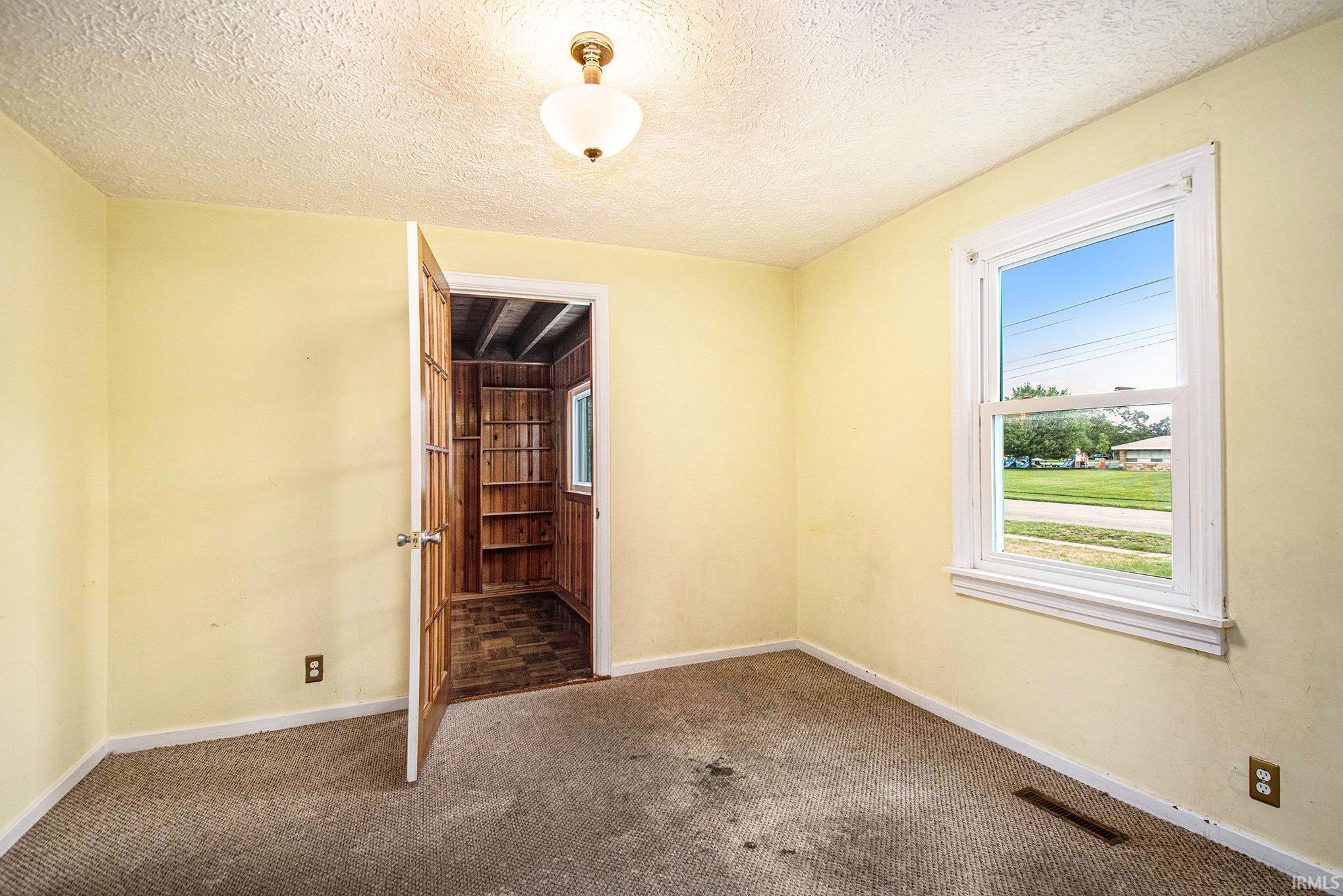 South Bend, Indiana 46615, United States, 3 Bedrooms Bedrooms, ,2 BathroomsBathrooms,Residential,Pending,195754