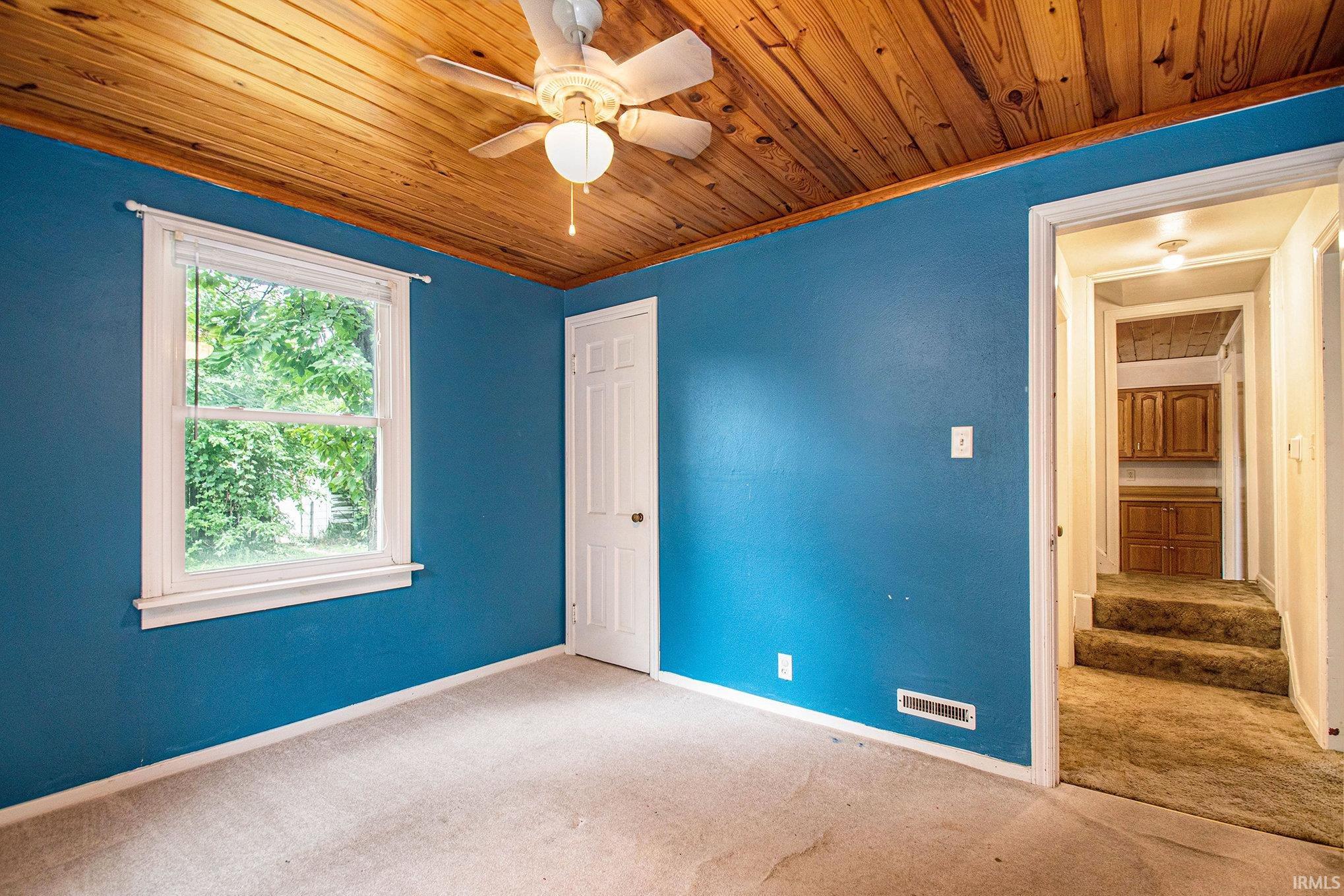 South Bend, Indiana 46615, United States, 3 Bedrooms Bedrooms, ,2 BathroomsBathrooms,Residential,Pending,195754