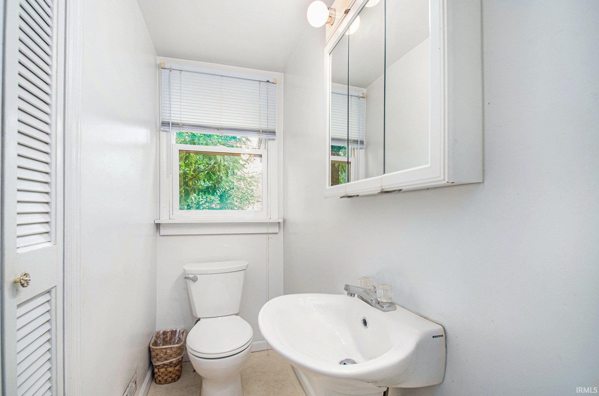 South Bend, Indiana 46615, United States, 3 Bedrooms Bedrooms, ,2 BathroomsBathrooms,Residential,Pending,195754