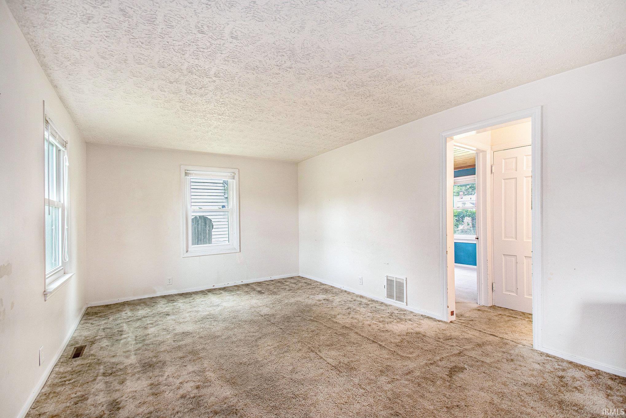 South Bend, Indiana 46615, United States, 3 Bedrooms Bedrooms, ,2 BathroomsBathrooms,Residential,Pending,195754