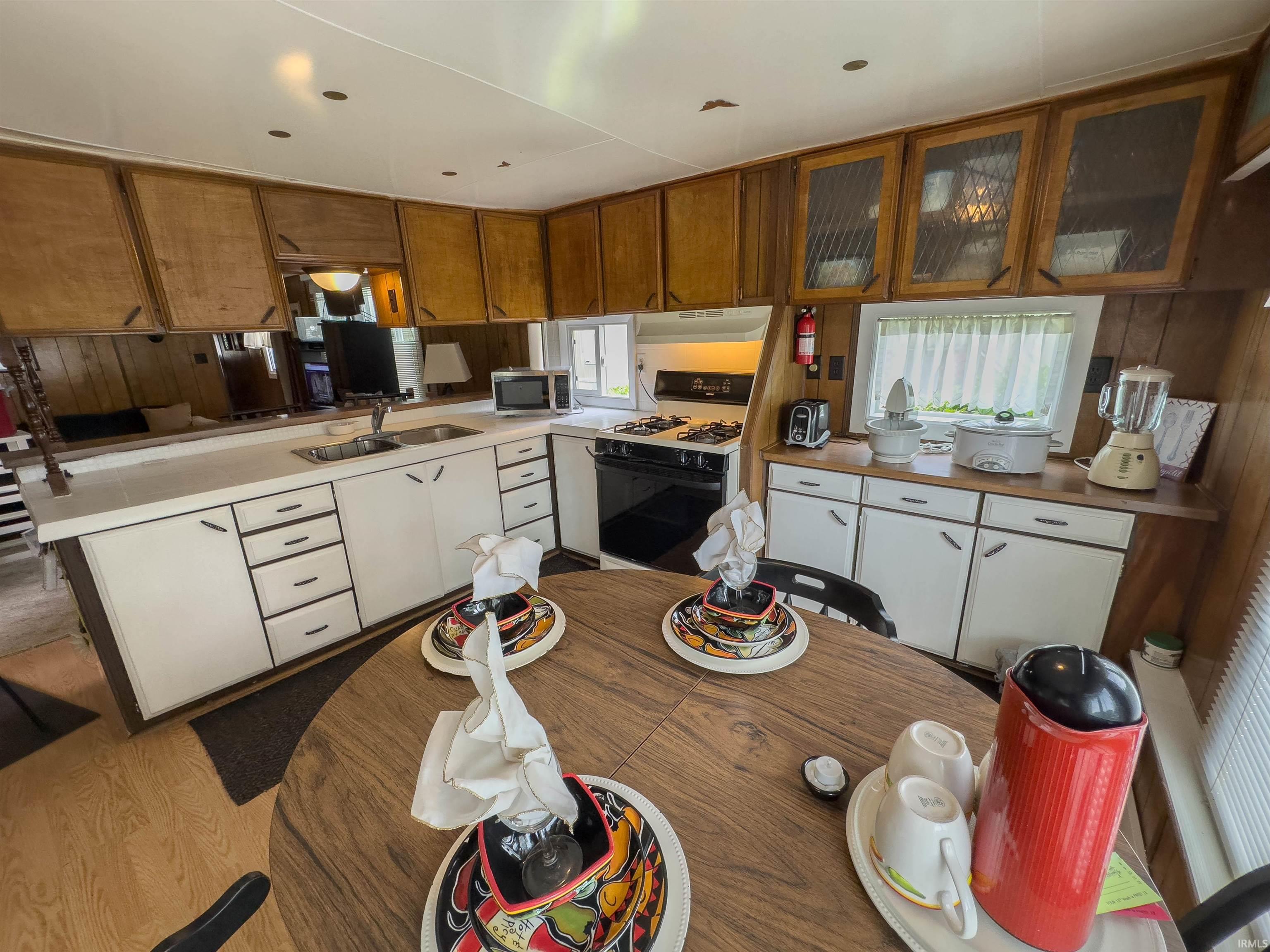 Reynolds, Indiana 47980, United States, 2 Bedrooms Bedrooms, ,1 BathroomBathrooms,Residential,Pending,144502