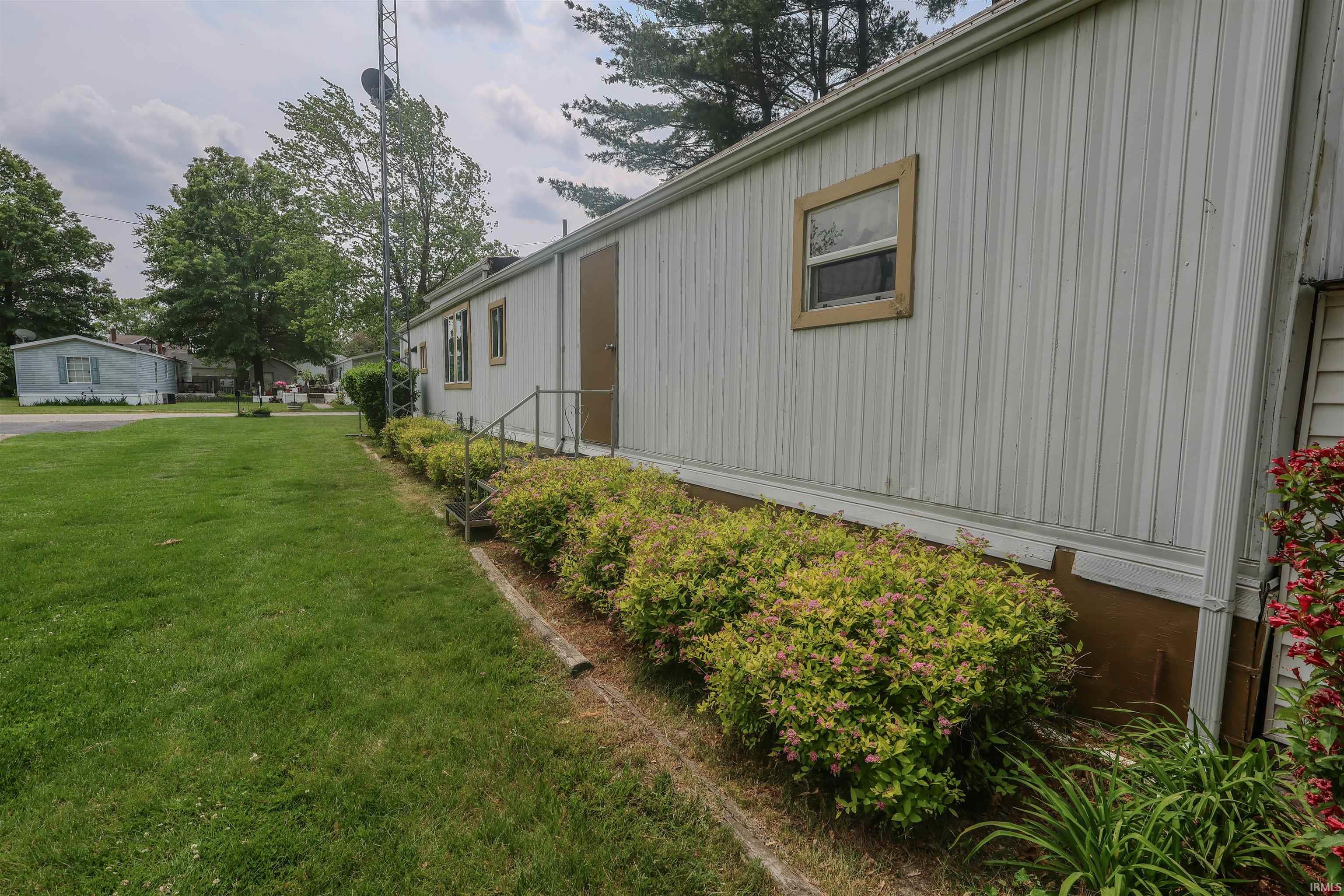 Reynolds, Indiana 47980, United States, 2 Bedrooms Bedrooms, ,1 BathroomBathrooms,Residential,Pending,144502