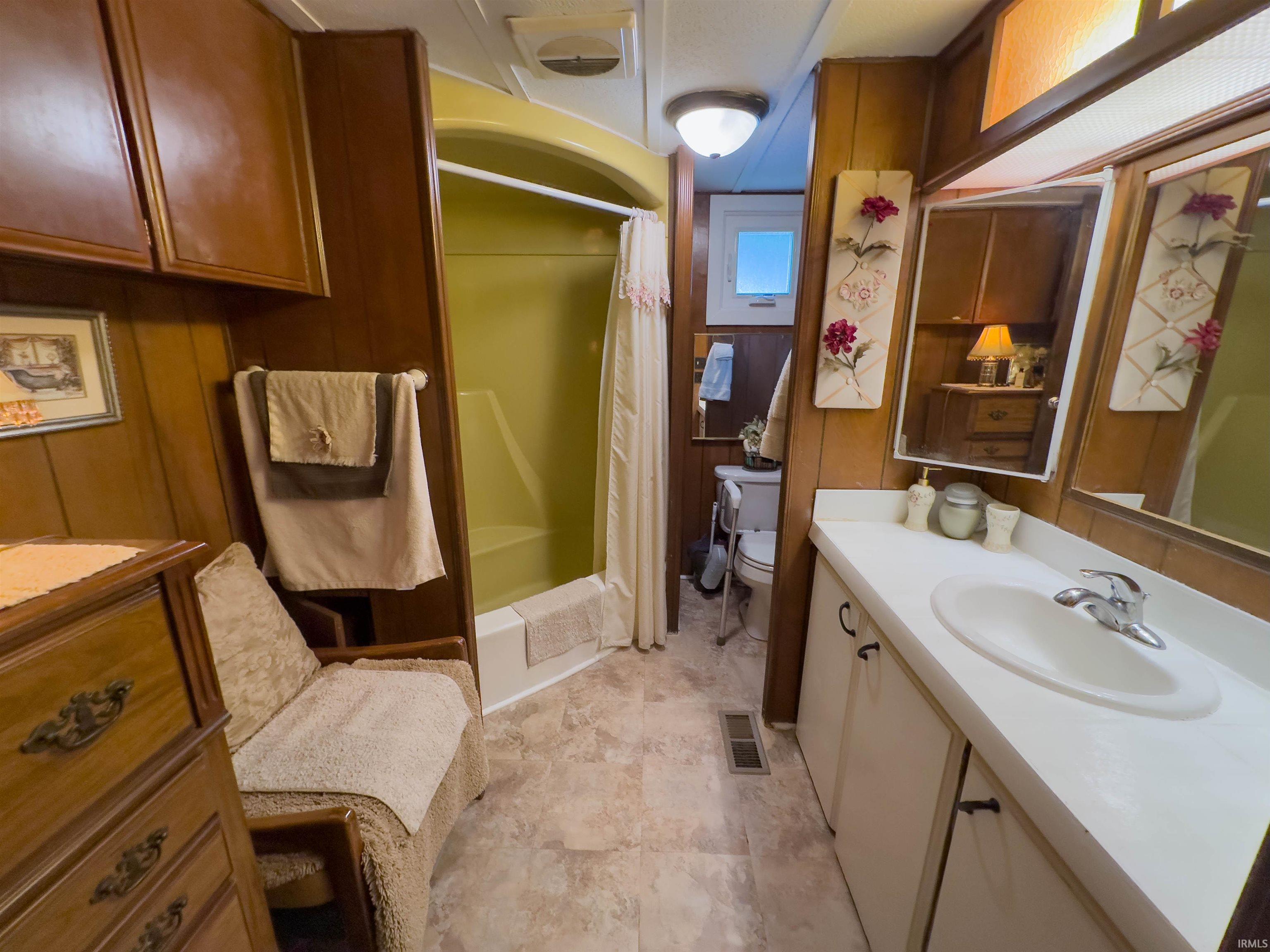 Reynolds, Indiana 47980, United States, 2 Bedrooms Bedrooms, ,1 BathroomBathrooms,Residential,Pending,144502