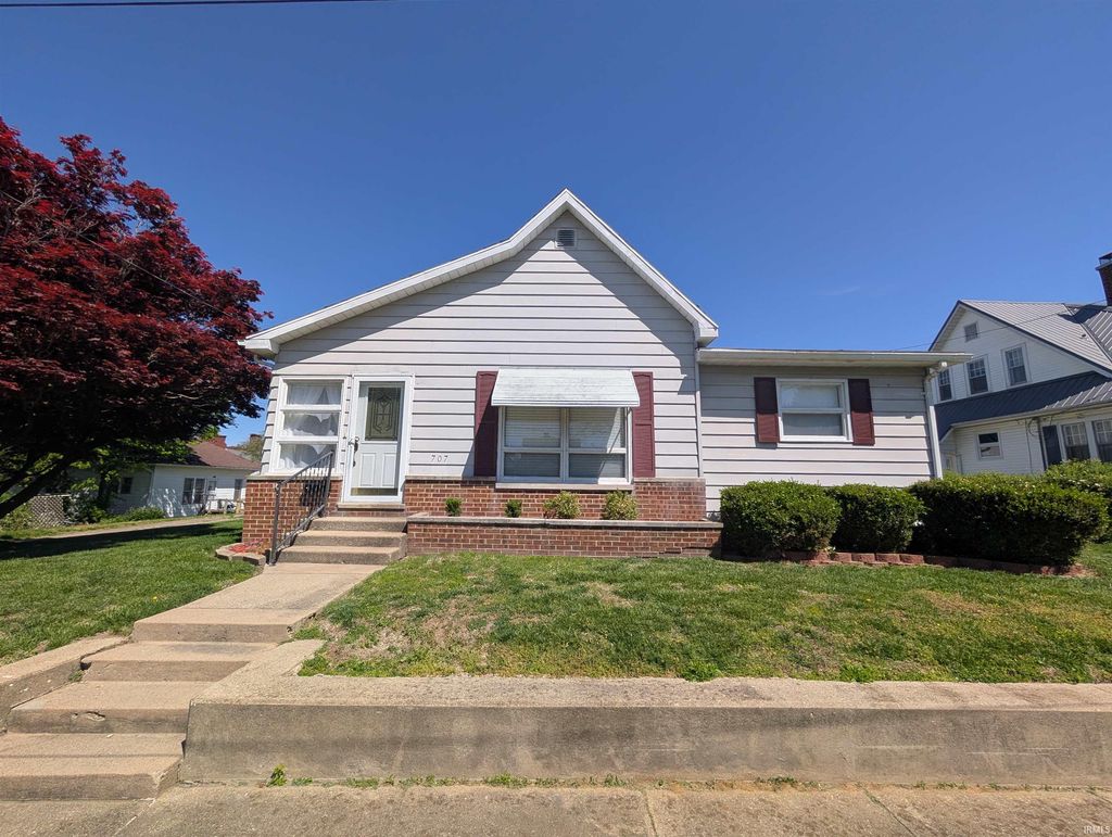 Photo of 707 Walnut Street, Lawrenceville, IL 62439 (MLS # 202614128)