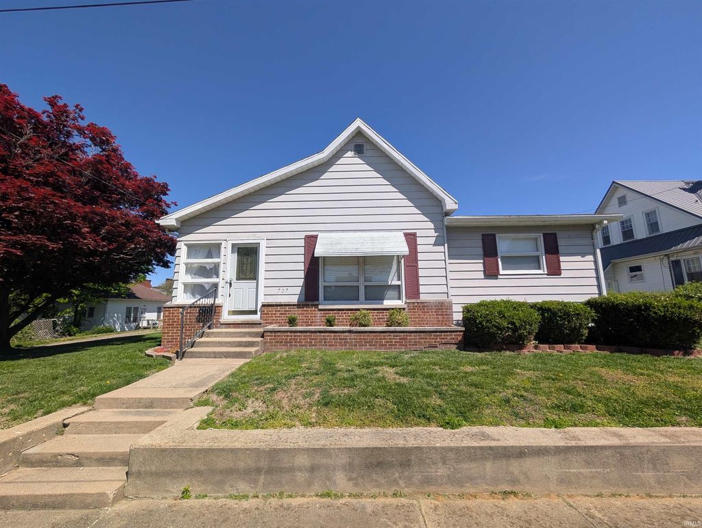 Photo of 707 Walnut Street, Lawrenceville, IL 62439 (MLS # 202614128)