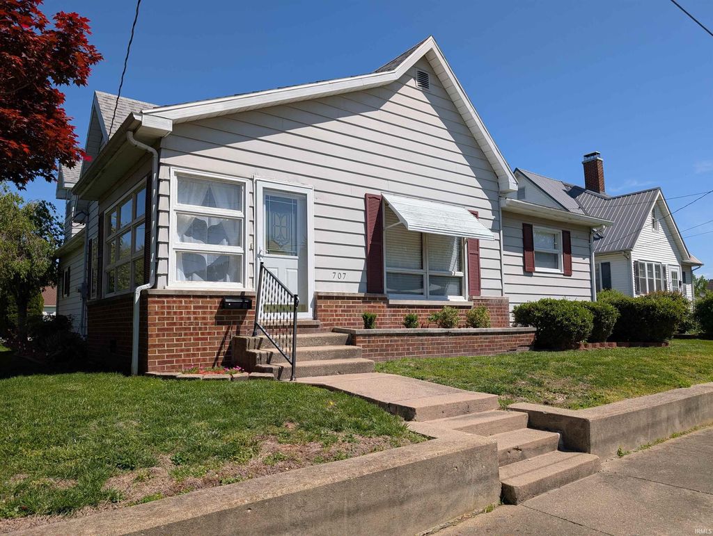 Photo of 707 Walnut Street, Lawrenceville, IL 62439 (MLS # 202614128)