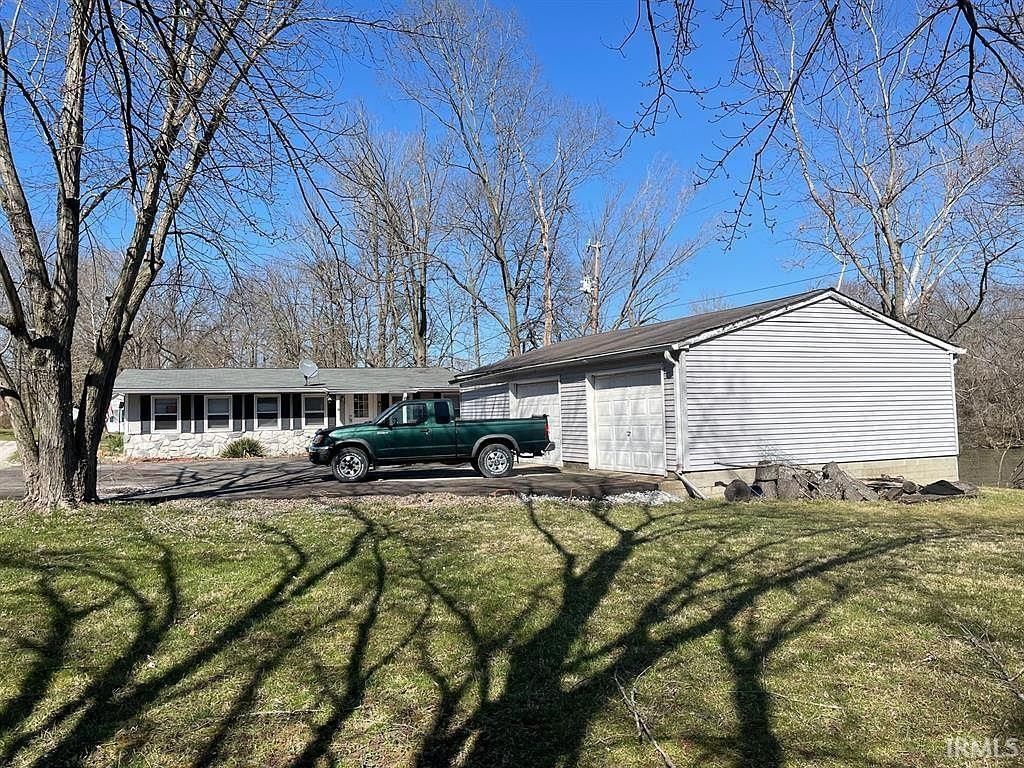 Photo of 1121 N STATE ROAD 67 Highway, Martinsville, IN 46151 (MLS # 202610621)