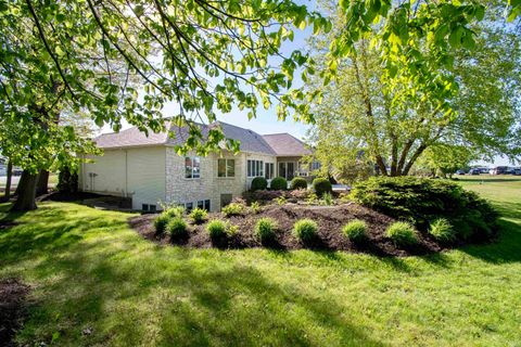 Tiny photo for 909 Eagle Trace, Kendallville, IN 46755 (MLS # 202618750)